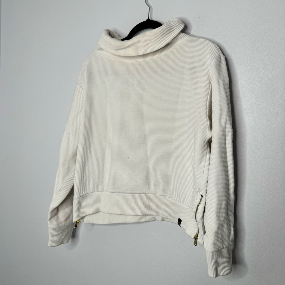 Varley Turtle Neck Pullover Size Medium - image 2